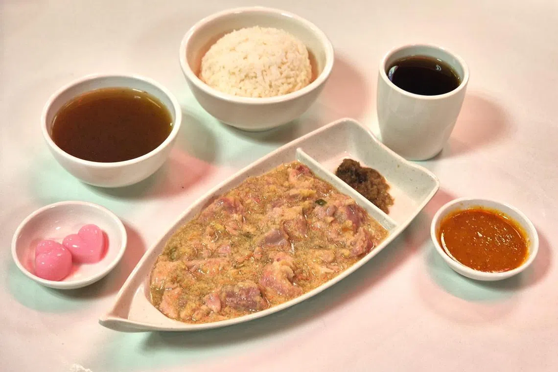 蒸姜鸡以文冬姜腌制，姜味浓而不呛。（陈爱薇摄）