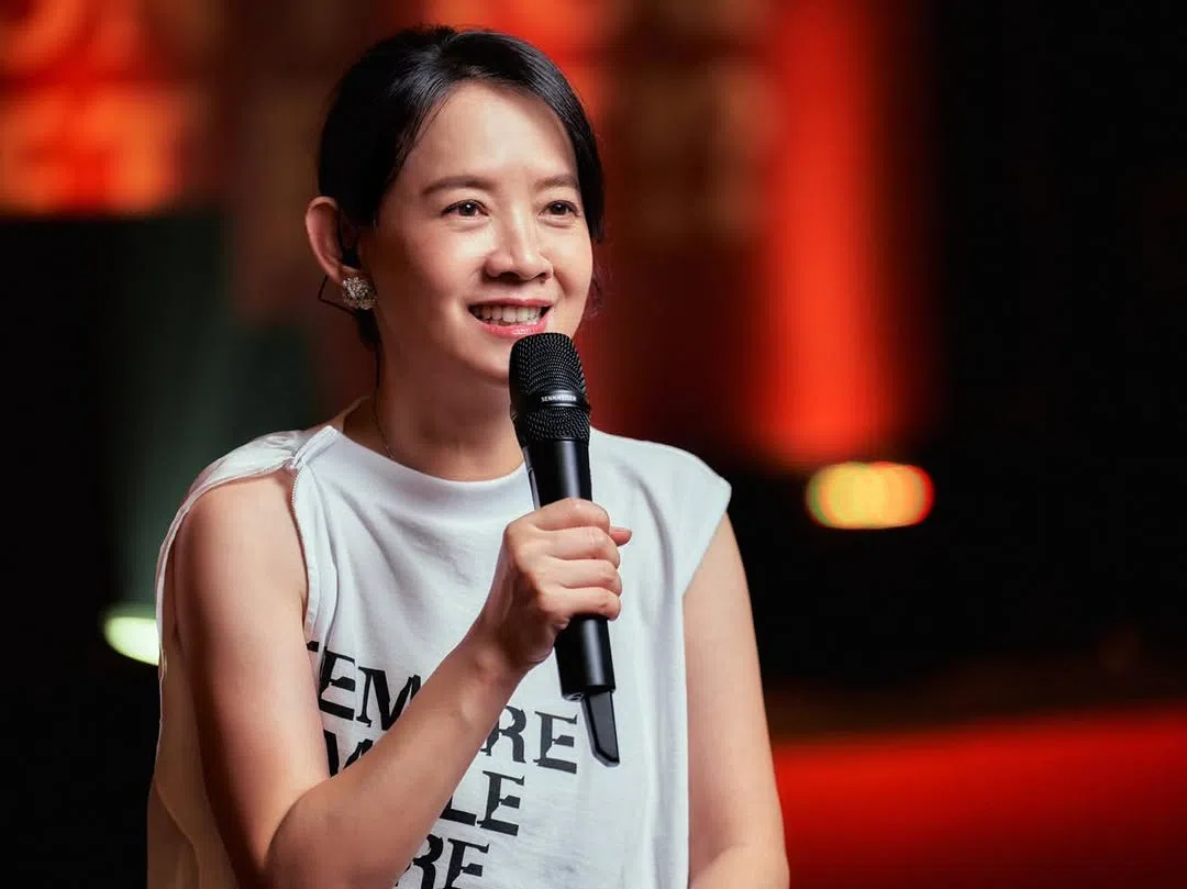 曾宝仪是曾志伟与前妻“宝妈”王美华的女儿。（取自曾宝仪IG）
