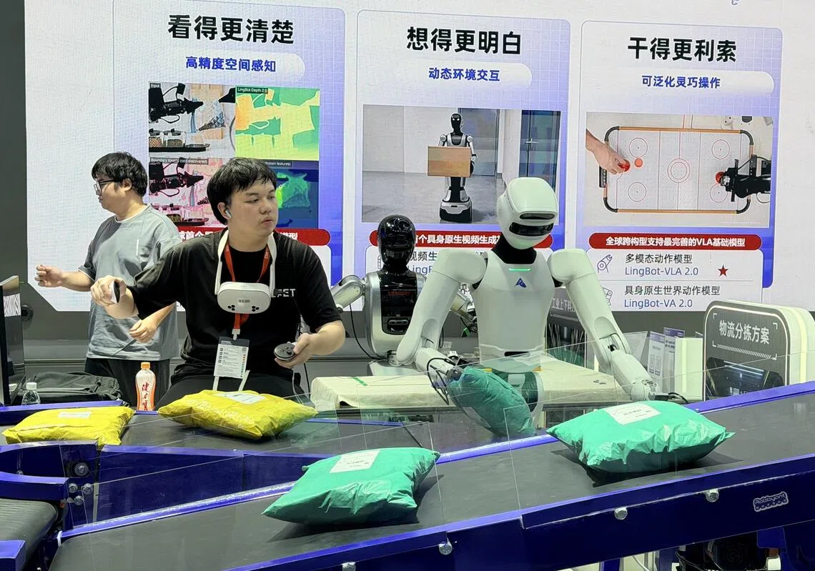 中国前三季服务业对经济增长贡献率达66.3%