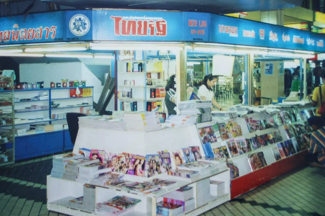 在资讯不发达的年代，泰文书报是客工主要的精神粮食。（受访者提供）
