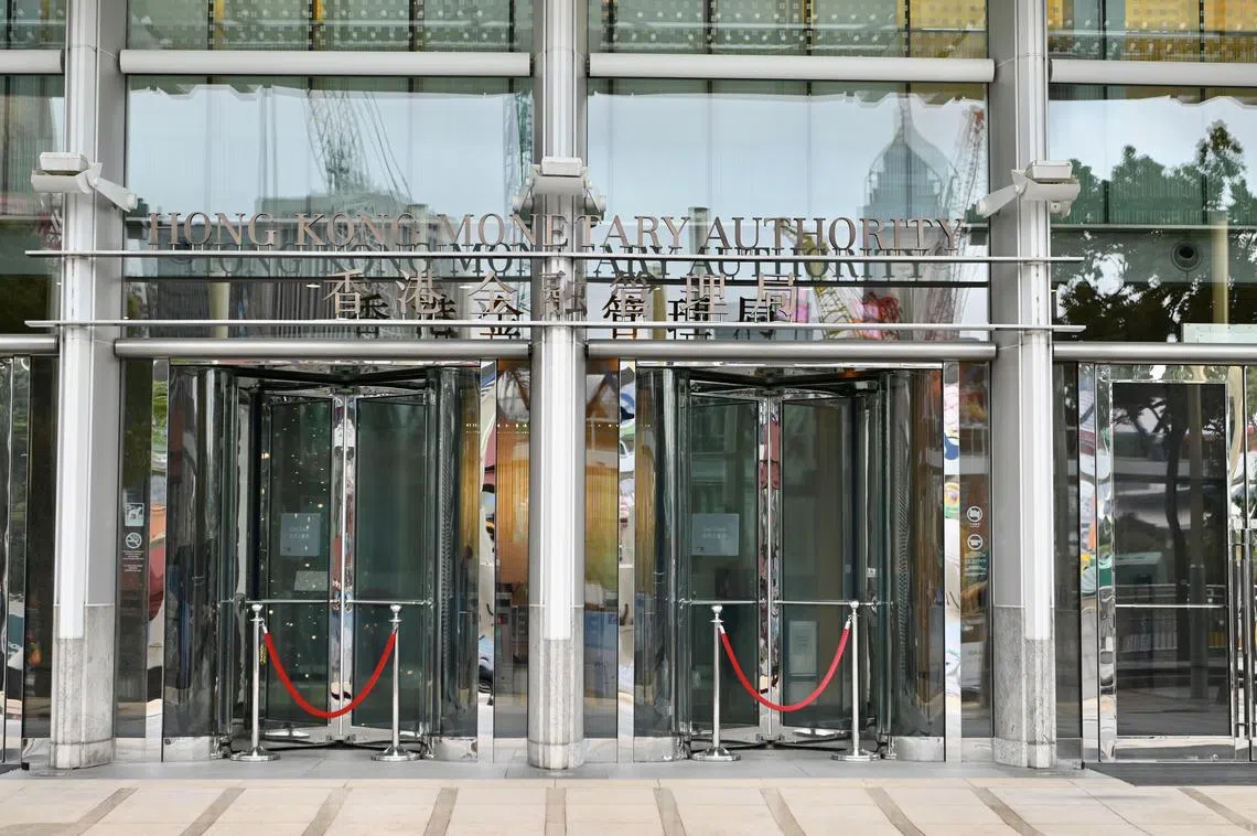 香港金管局捍卫港元与美元挂钩美元购买量创新纪录| 联合早报