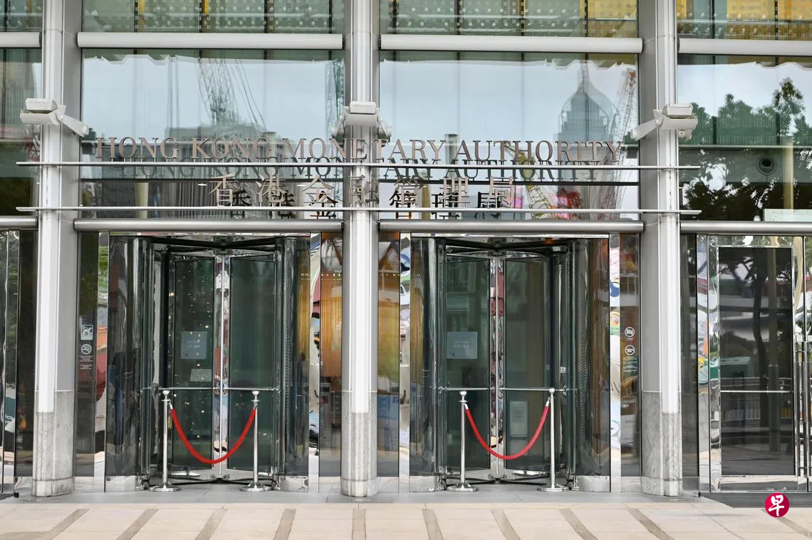香港金管局捍卫港元与美元挂钩美元购买量创新纪录| 联合早报