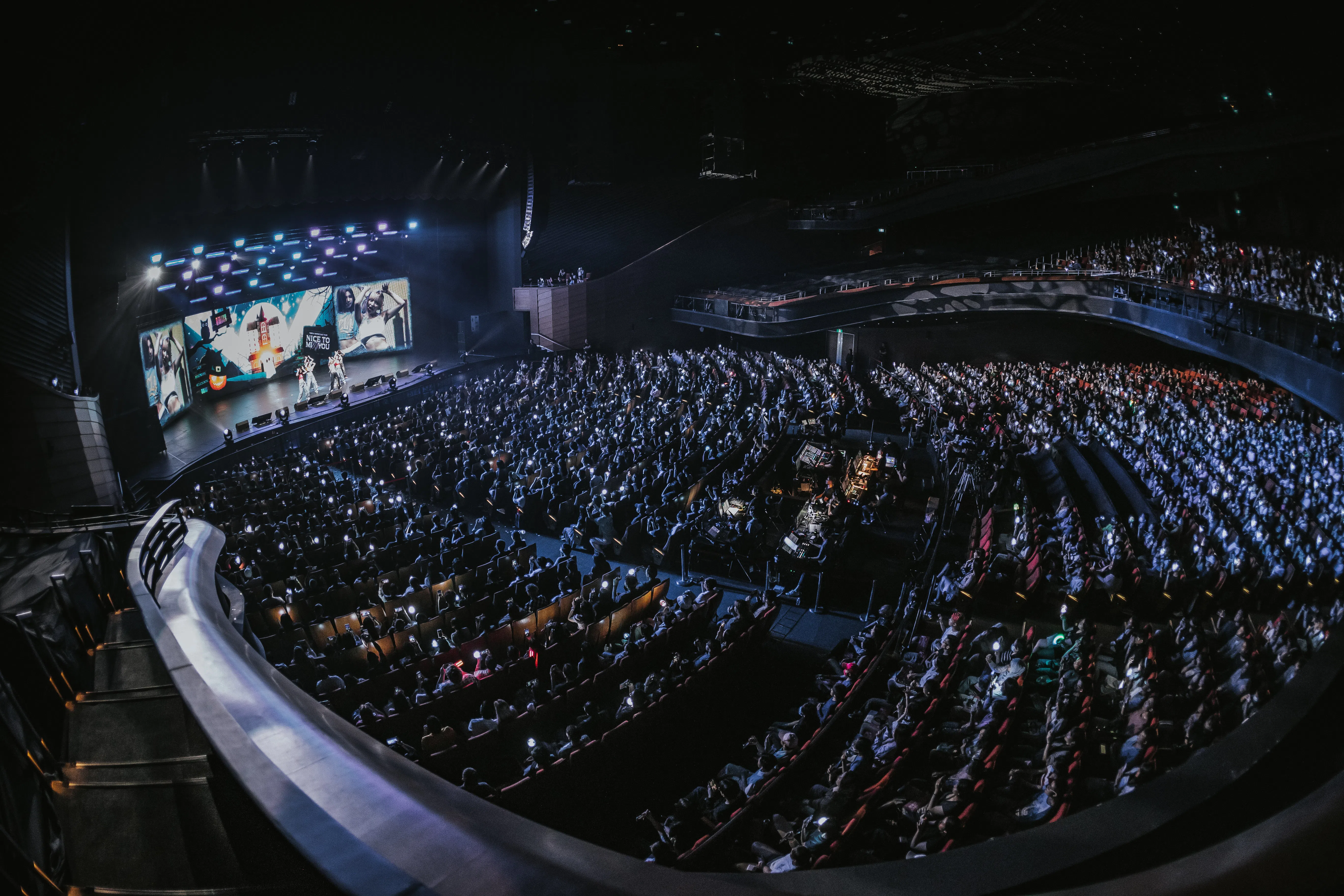 “NICE TO MIXX YOU”新加坡站共吸引约3000名粉丝出席。（JYP Entertainment提供）