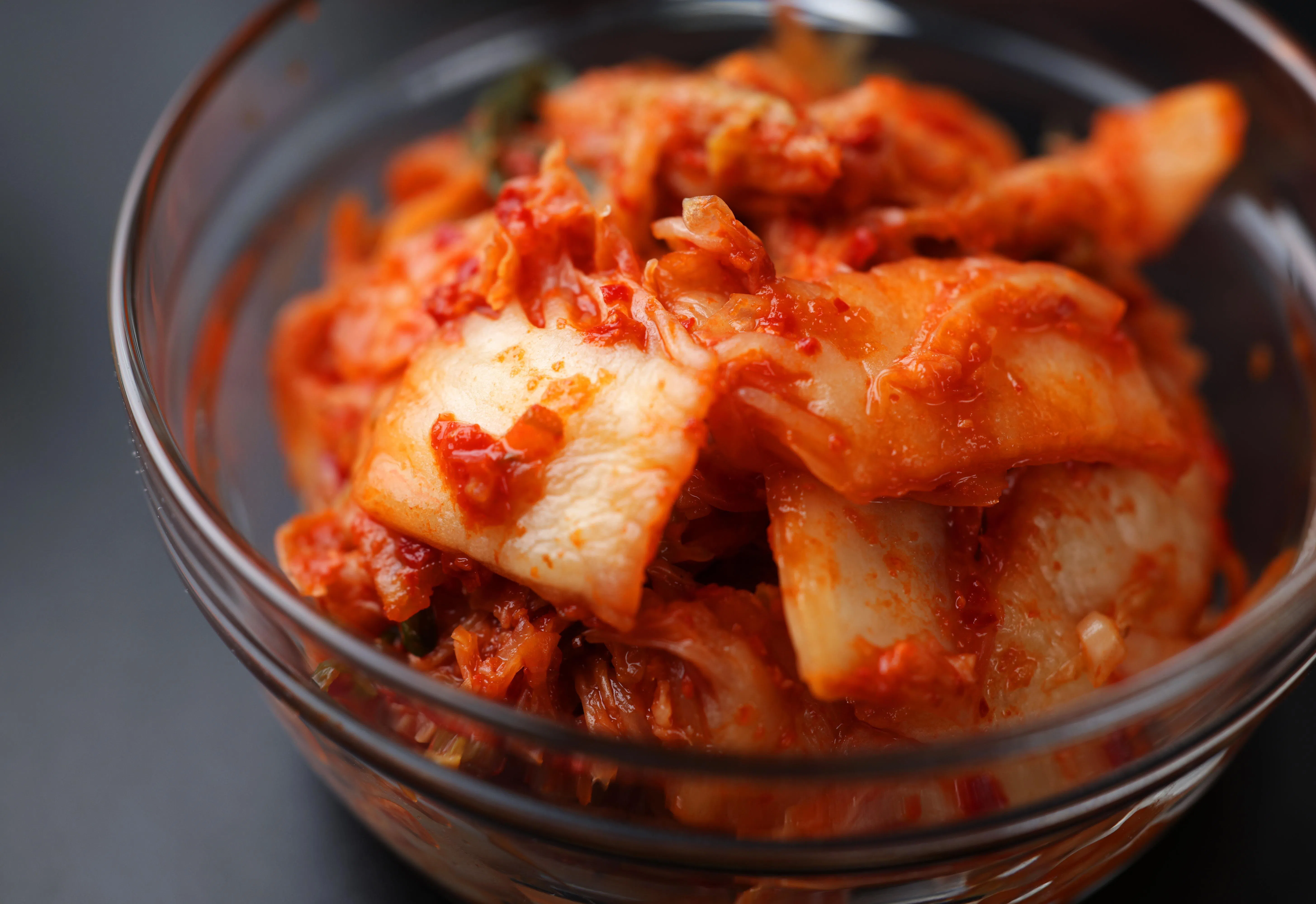 泡菜含有丰富的乳酸菌，有助于缓解便秘，并可增强肠道免疫屏障功能。（叶振忠摄）