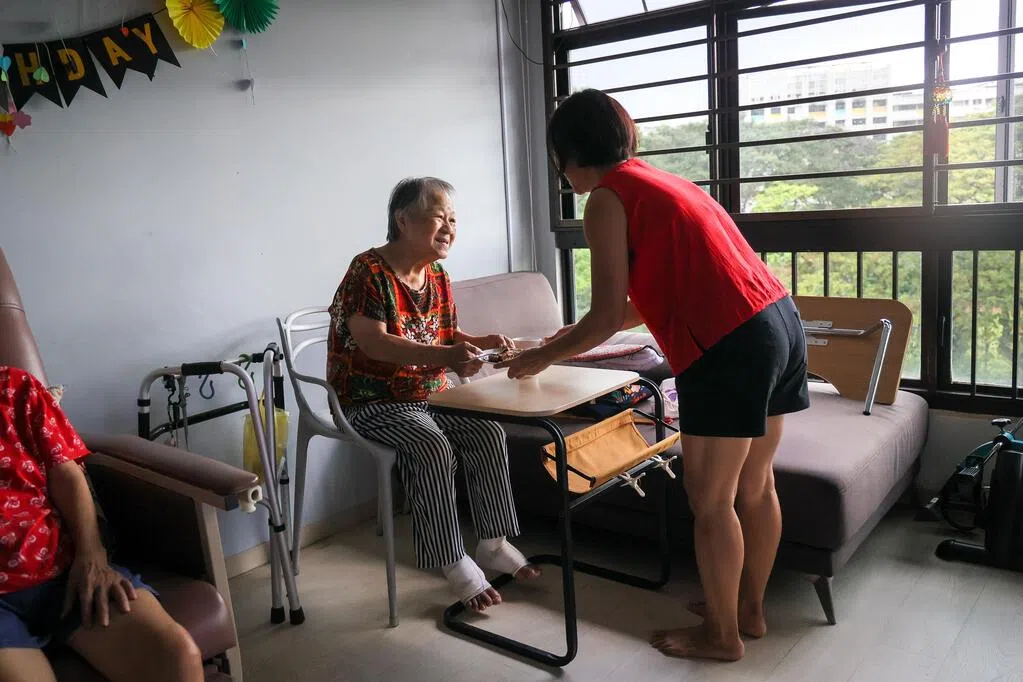 更多年长者可与“室友”共用护工 将成本地主流养老服务