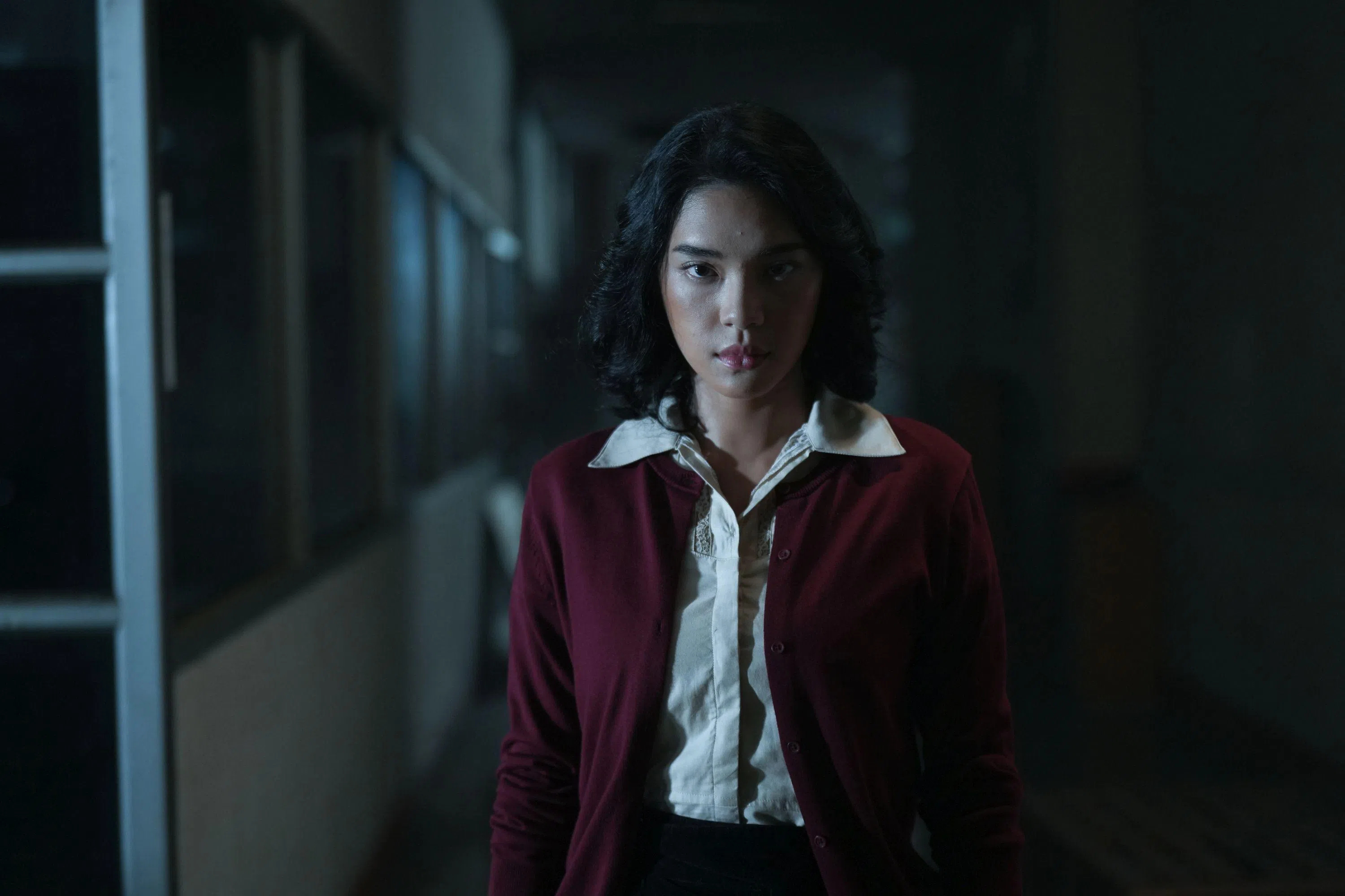 Cherprang Areekul在《邪降：觉醒》展开骇人的复仇行动。（嘉华院线提供）