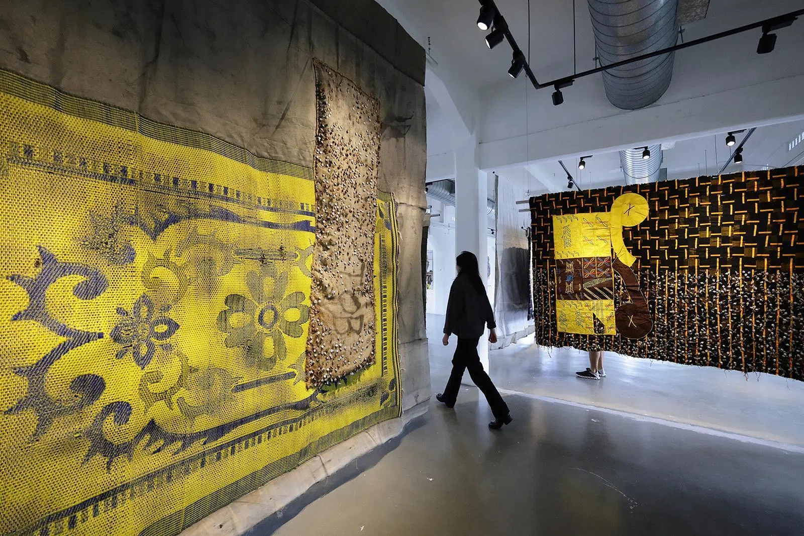 西非加纳艺术家易卜拉欣·马哈马的个展“Digging Stars”最有分量。（艺理会提供）