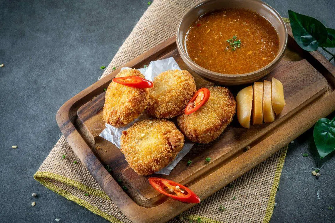 Hopscotch的辣椒蟹饼，亮点在酱汁。（餐馆提供）