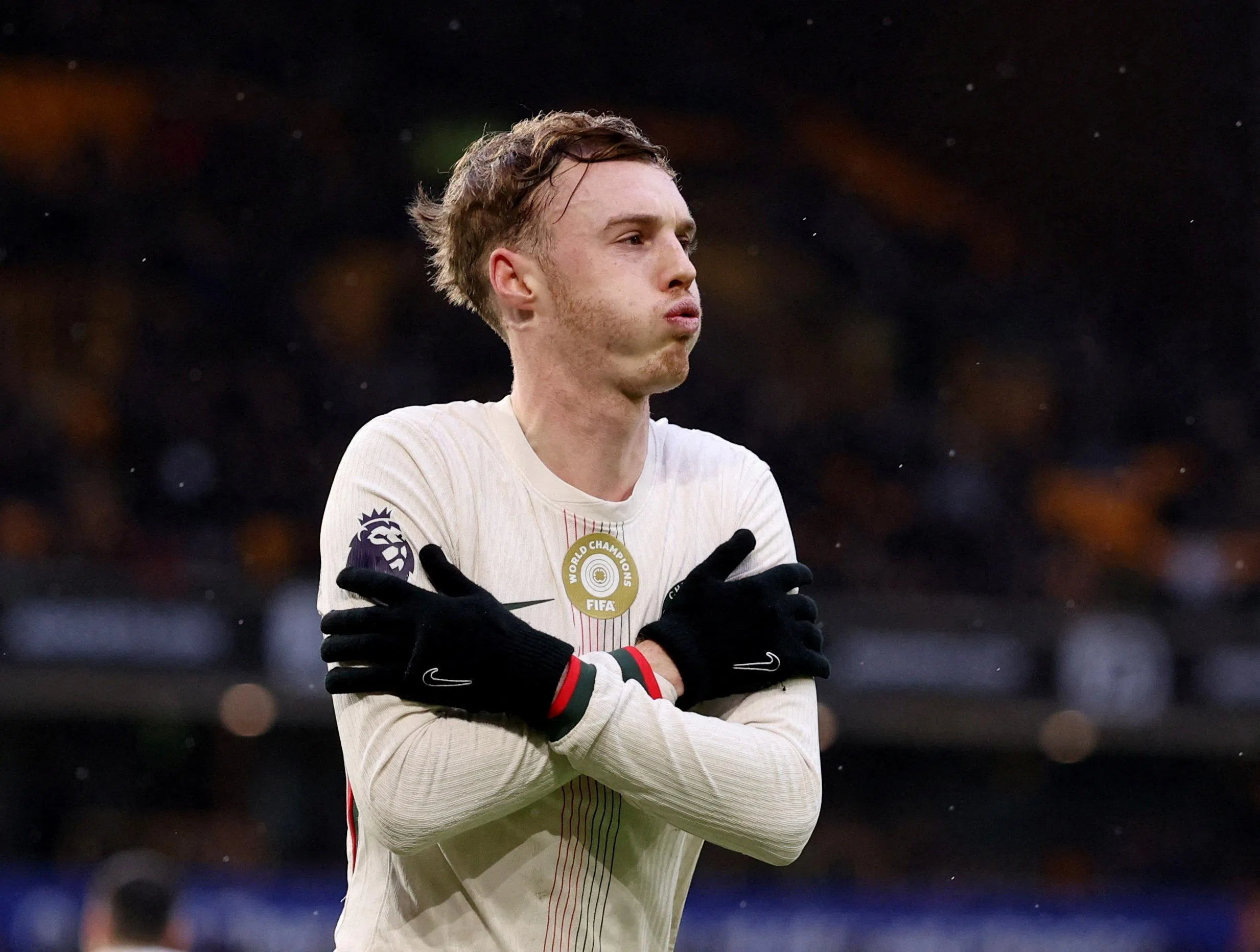 帕尔默在完成帽子戏法后，做出他标志性的“寒冷”（英文cold与他的名字Cole谐音）庆祝动作。（路透社）