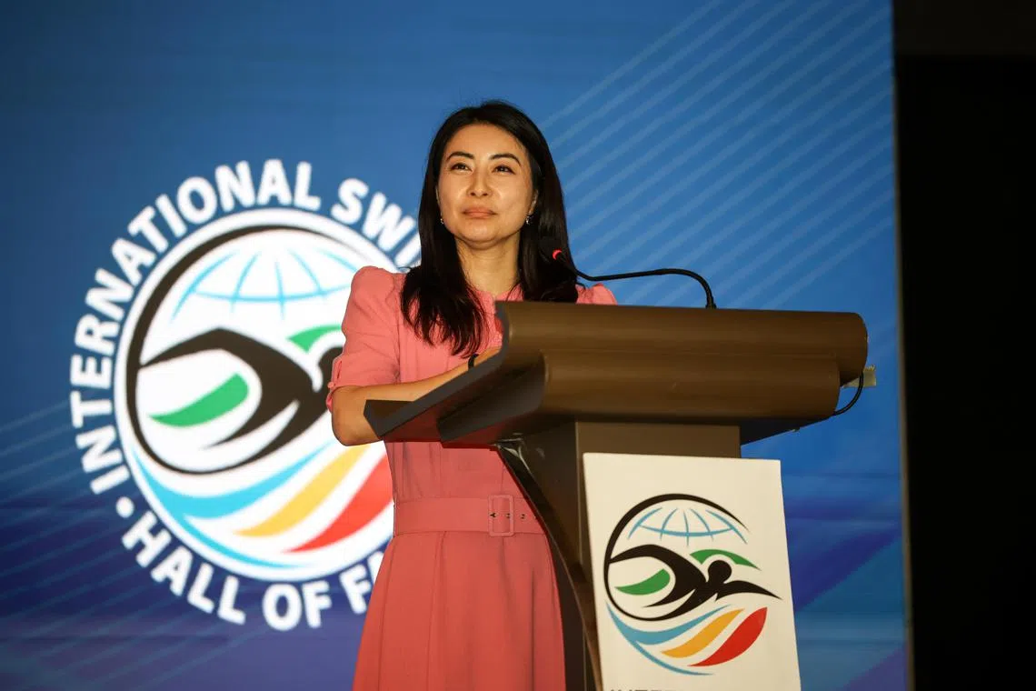 43岁的中国“跳水皇后”郭晶晶曾获得四枚奥运金牌。典礼当日，她和丈夫霍启刚一同出席午宴。（关俊威摄）