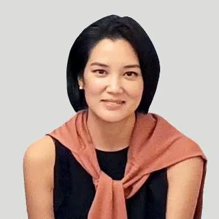 刘伊凌于2014年毕业于新加坡国立大学李光耀公共政策学院，获得公共政策硕士学位。她是英国特许公认会计师公会的附属会员和新加坡特许会计师协会的会员。（取自公司网站）