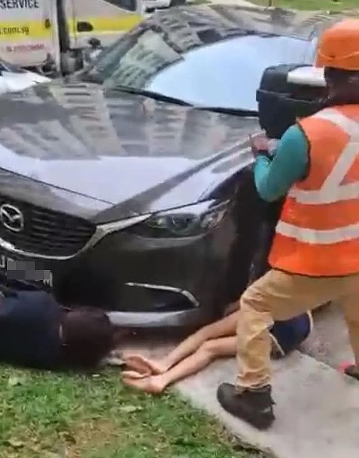 林晓丽的大女儿当时受困车底。（档案照）