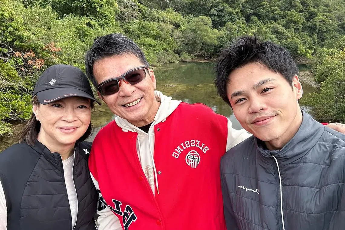 夏雨的妻子（左起）、黄日华和黄奕晨。（取自黄奕晨IG）