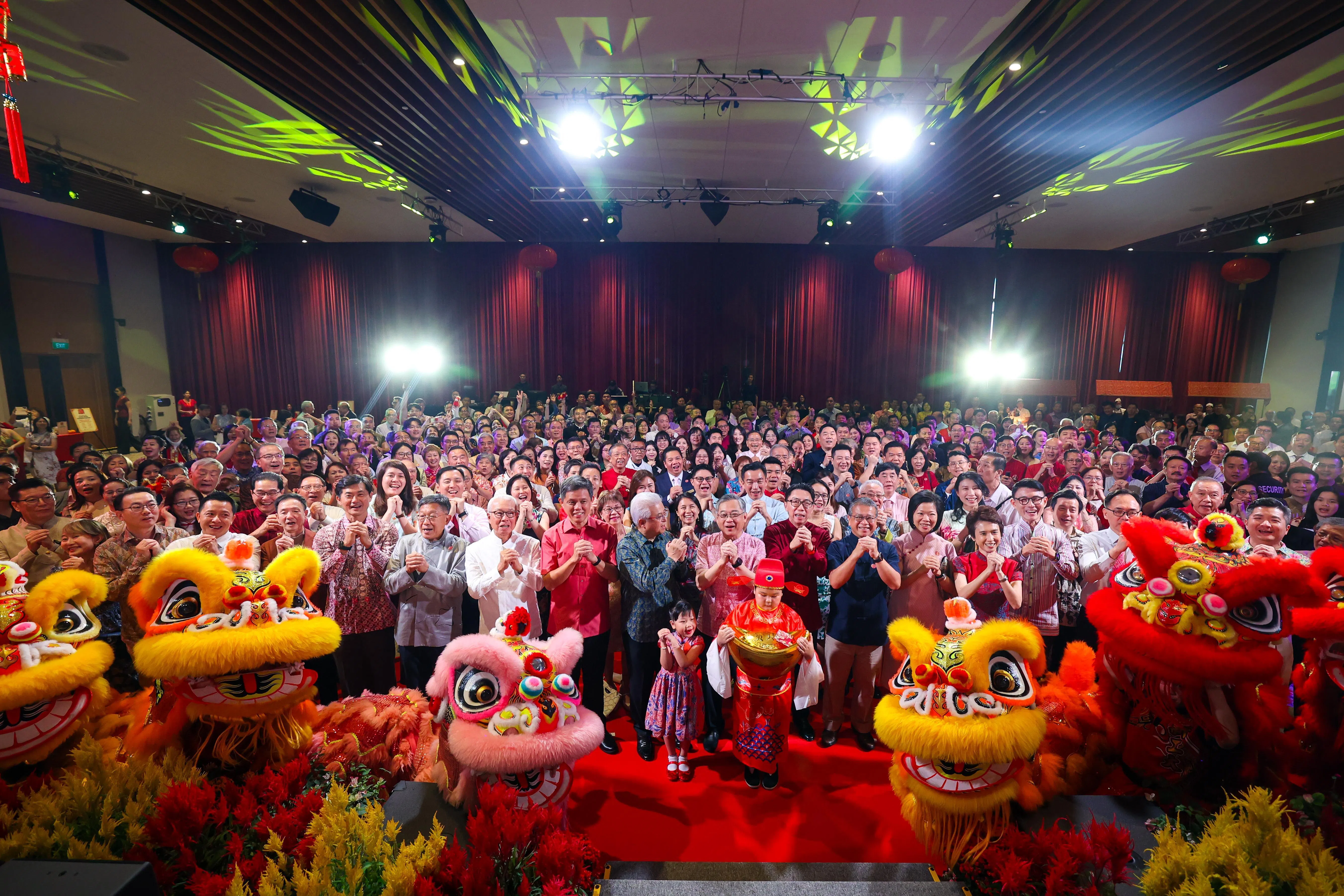 新加坡华族文化中心与新加坡宗乡会馆联合总会，在大年初三联办新春团拜。（林明顺摄）