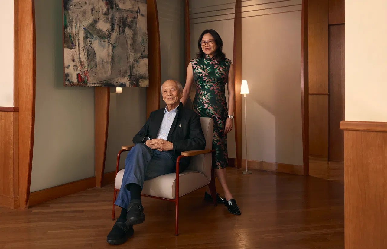 同为美术爱好者，张东孝与女儿张嘉慈共同创办非营利性质的私人美术馆。（新报业媒体）