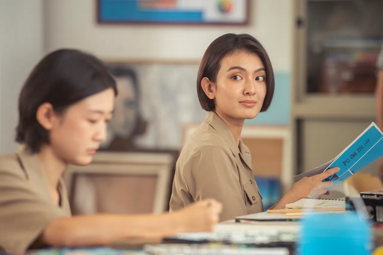 洪凌（右）享受在台湾拍戏的氛围。（新传媒提供）