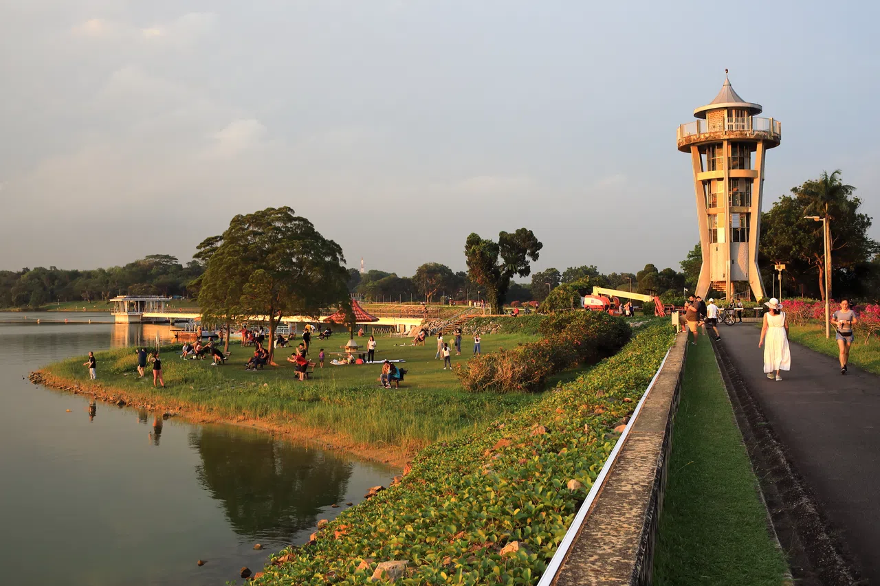 实里达上段蓄水池有个火箭造型的观景塔。（子旋摄）