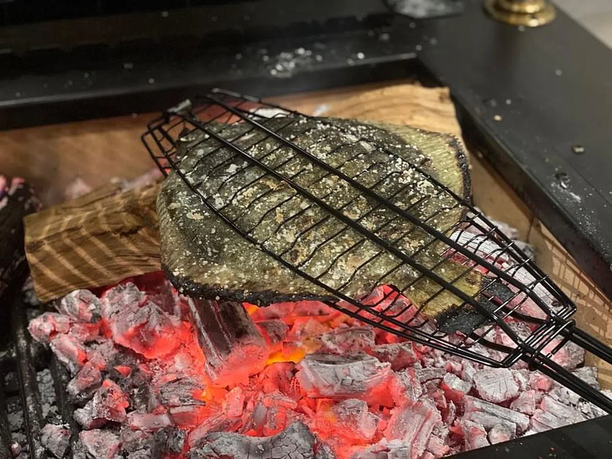 Griglia炭烤多宝鱼，简单调味，就能吃出原味鲜美。
