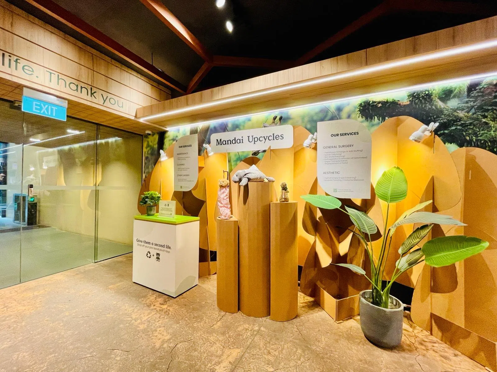 万态野生动物世界在2023年举办的零售活动选用Fraction Design Studio的模组化纸皮布景。（Fraction Design Studio提供）