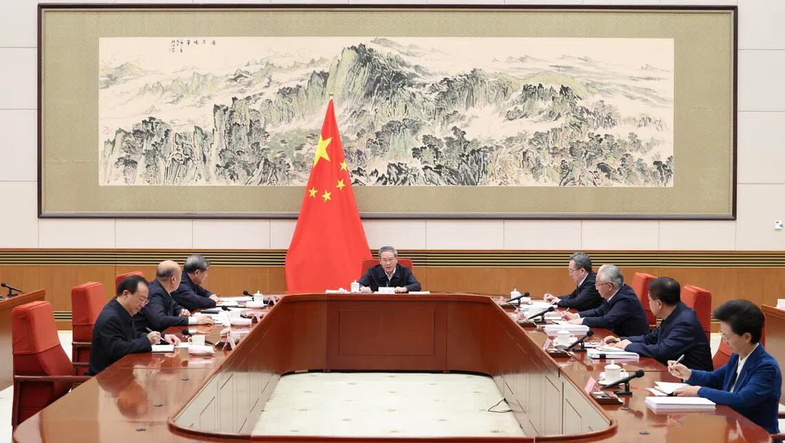 中国国务院党组会议：当好贯彻中央决策部署的执行者实干家