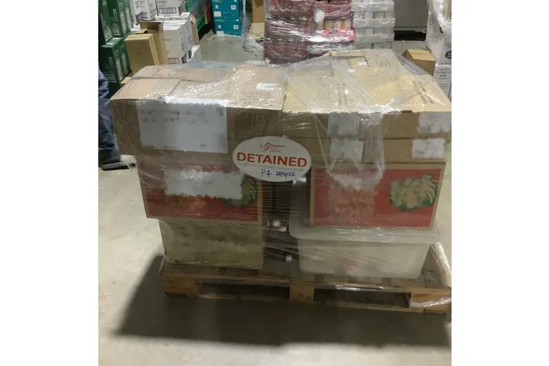 食品加工公司和食品零售商Alternative Selection Pte Ltd被发现多种预包装食品的有效期限被篡改和延长，其中包括已经过期的食品。（食品局提供）