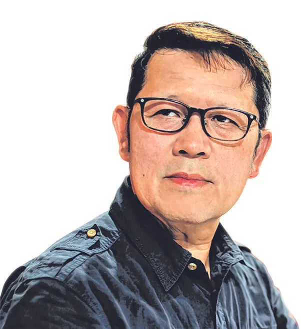 李宁强认为，从摄影角度写人生的看见和体悟有点另类，创作道路上也相当寂寞，书选肯定了摄影搭配文学的创作形式。（档案照）