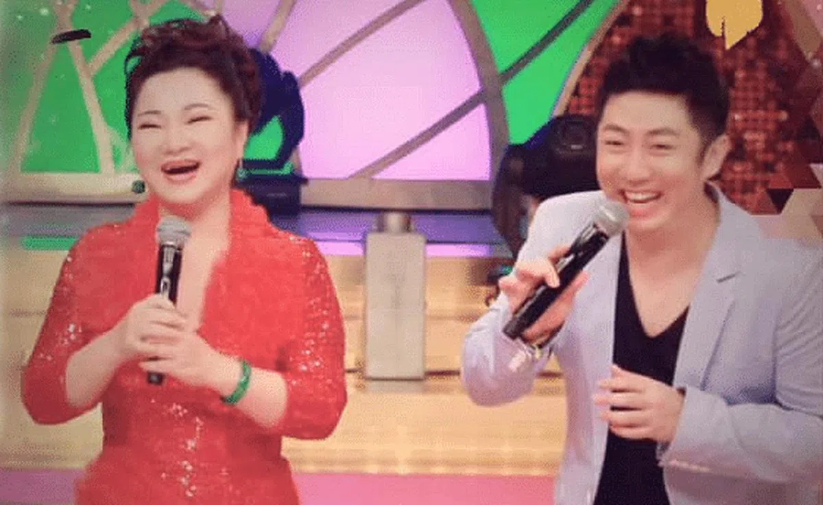 艾成（右）曾上白冰冰的节目。（取自艺人面簿）