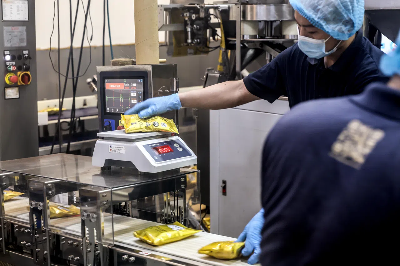 许多本地饮食品牌藏身在勿洛北几栋食品工业大厦内。（龙国雄摄）
