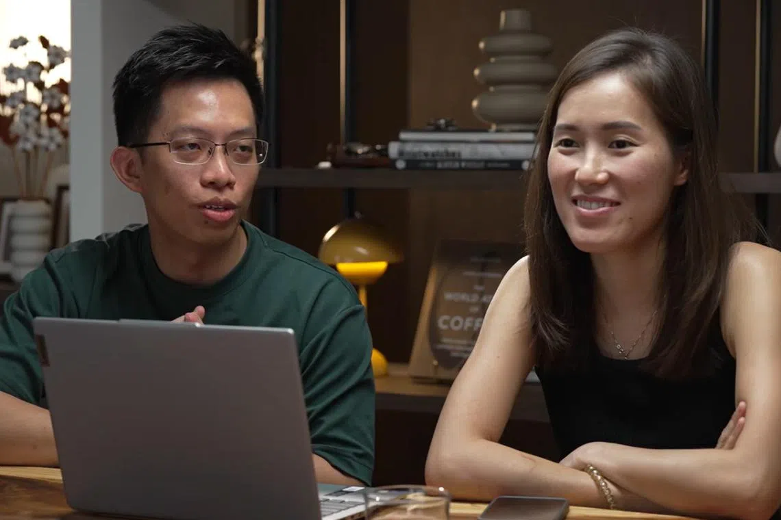 梁旭川（左）和佘佳慧（右）已经相识10年、结婚五年，两人在受访前并不知道对方的MBTI测试结果竟然是完全相反的。（早报视频截图）