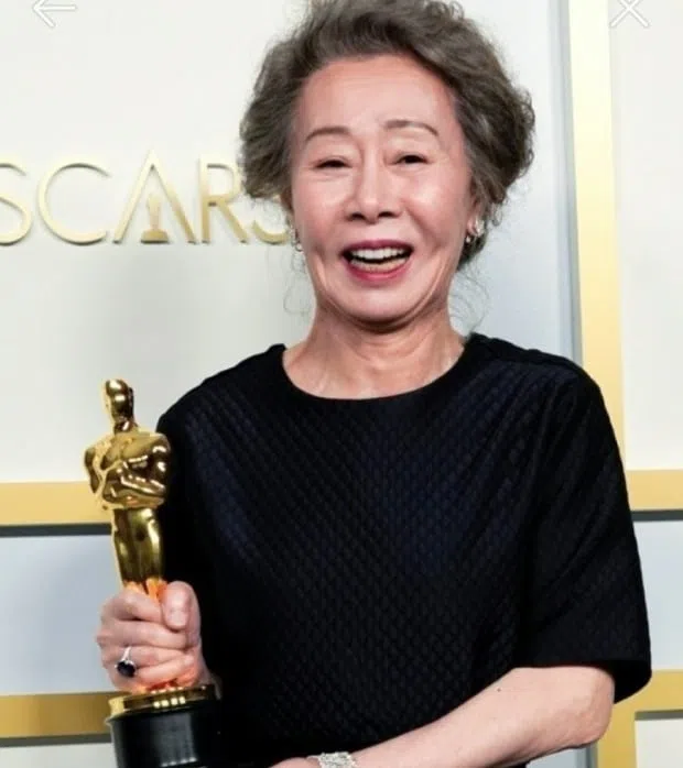 尹汝贞2021年74岁时获得奥斯卡奖。（取自尹汝贞IG）