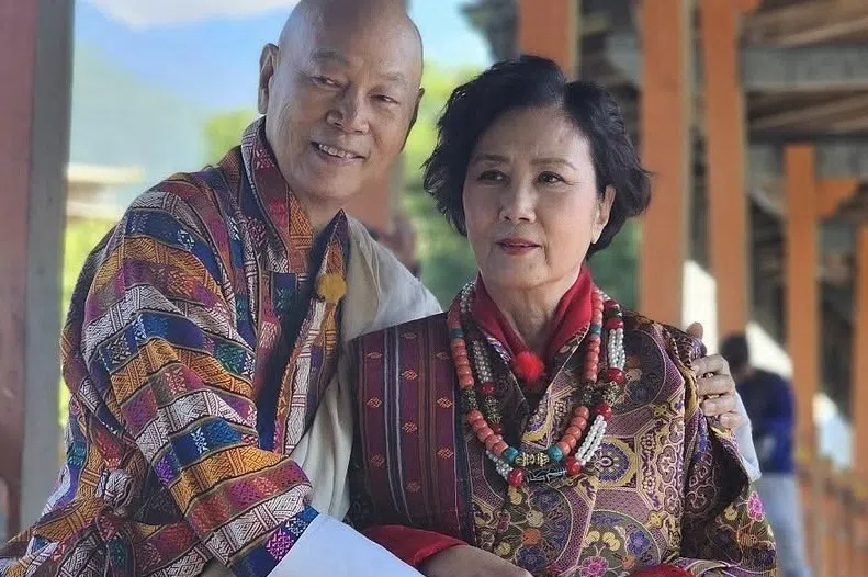 汪明荃罗家英不丹补拍婚照