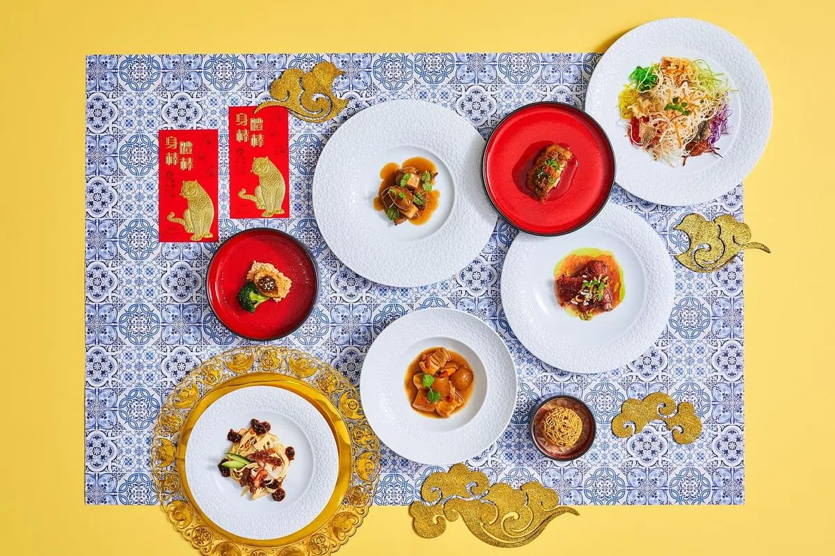 新加坡瑞士茂昌阁酒店的Ellenborough Market Cafe，在除夕夜推出团圆自助晚餐。（餐馆提供）