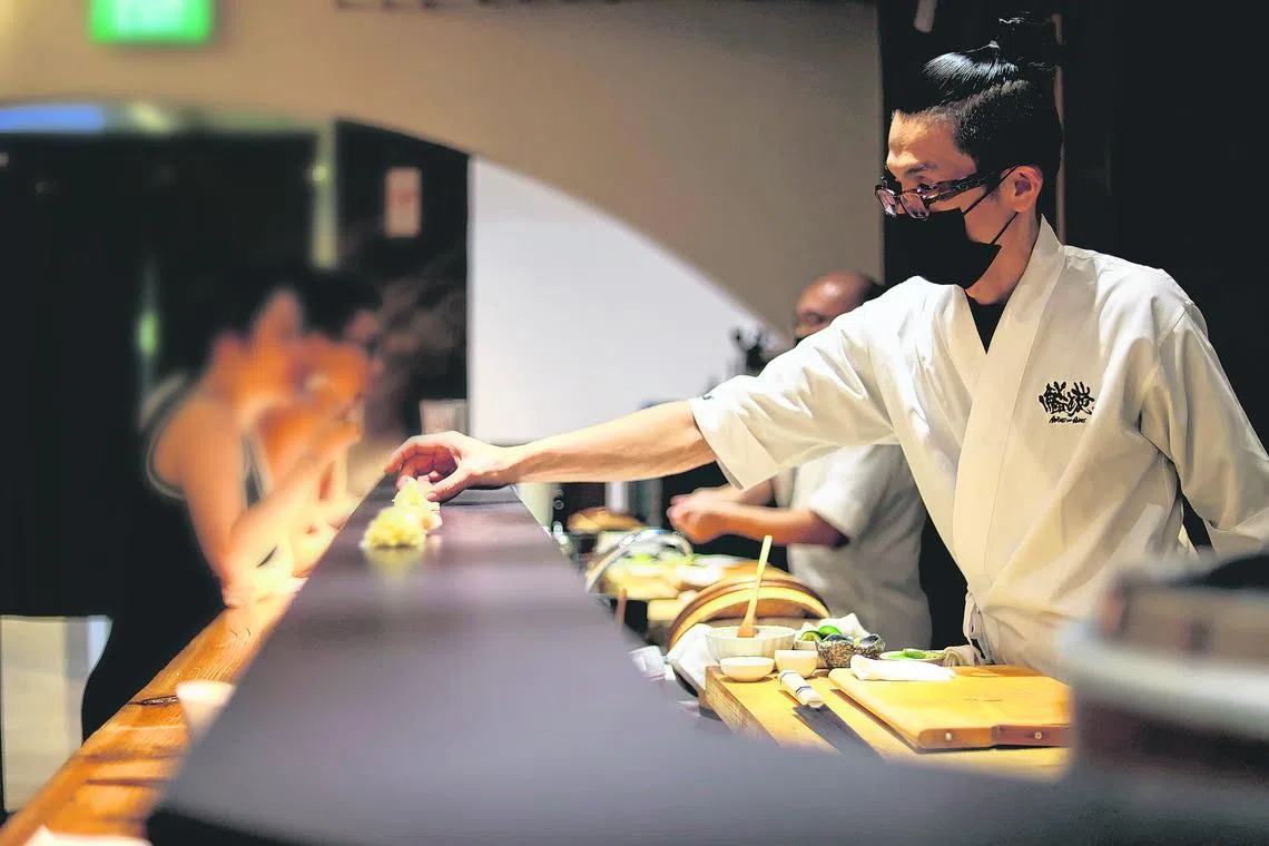 Sushi to Sumi希望将日本流行的“立食”文化引进新加坡，让顾客无拘束地享用日料。（龙国雄摄）