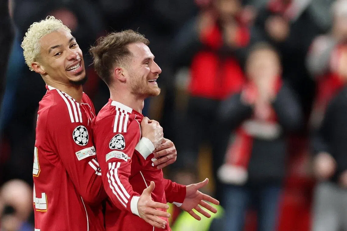 红军上场欧冠比赛的六个进球来自五名球员，中场麦卡利斯特（右）完成梅开二度，前锋埃基蒂克（左）也有一球入账。（路透社）