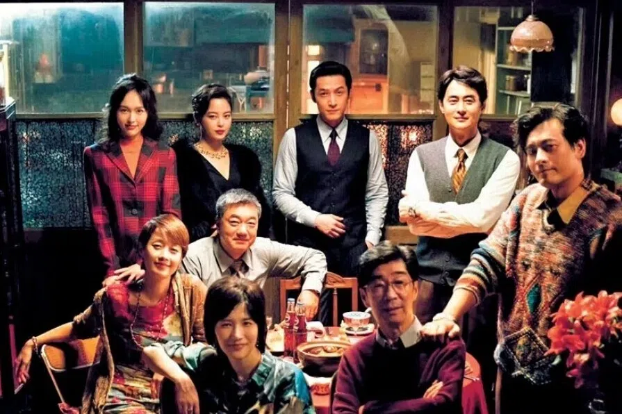 《繁花》剧组否认“古二”指控，称“从始至终不存在他担任《繁花》编剧的情况”。图为《繁花》剧照。（互联网）