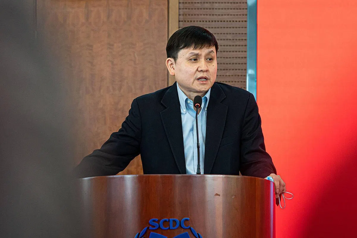 自3月起，上海复旦大学附属华山医院感染科主任张文宏也频繁发声。图为张文宏档案照。（互联网）