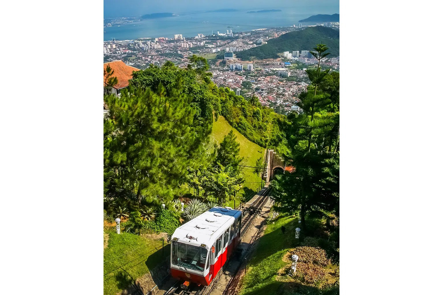 搭乘缆车上升旗山，视野开阔，让人心旷神怡。（图/飞萤航空提供）