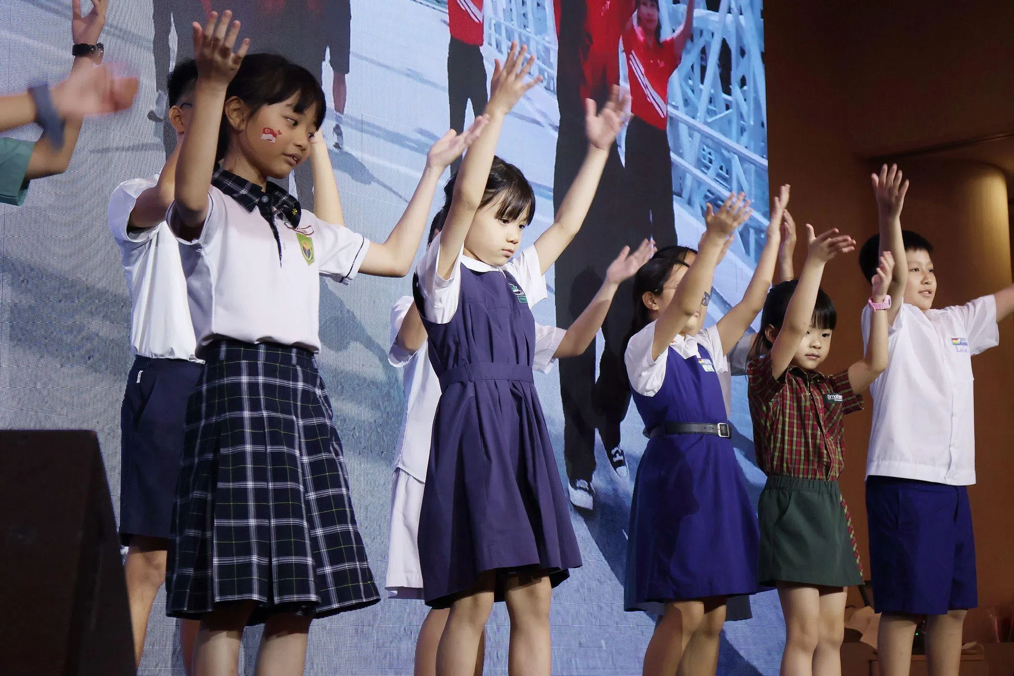 冯氏总会75周年庆典，首次安排小学组奖励金得奖学生联合表演节目。（冯氏总会提供）