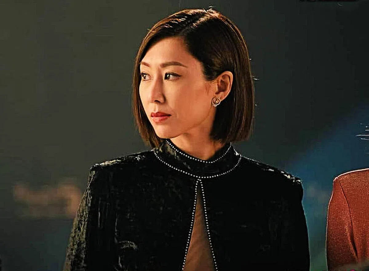 胡定欣登场霸气十足，饰演商场女强人屠敏，有着神秘的过往。（互联网）