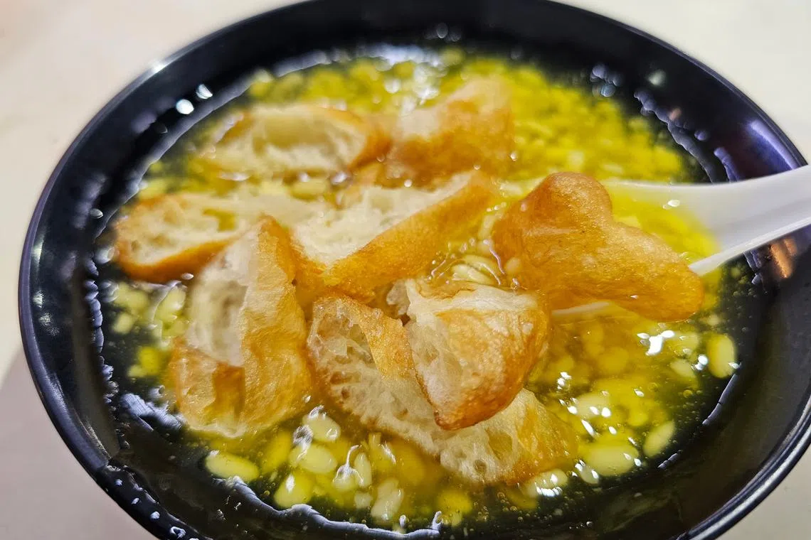 热乎乎的豆爽，顺滑香甜，油条酥脆。（黄亿敏摄）