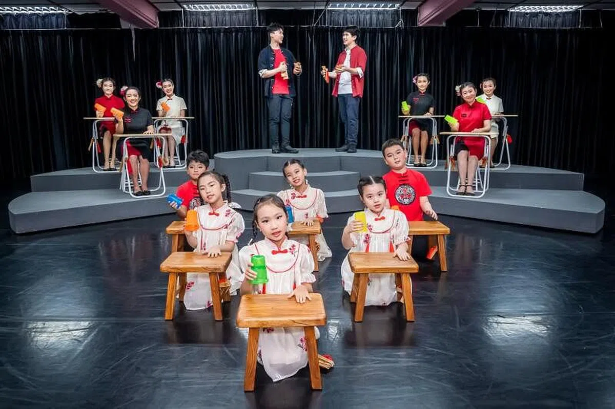 《传承》融合西方的杯子歌和东方的快板，是具有创意的语言艺术。（主办单位提供）