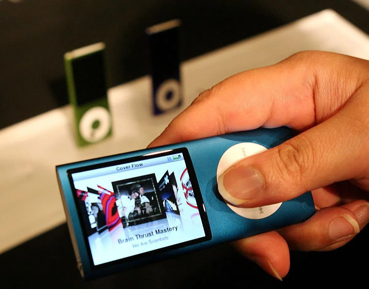 在iPod选歌、浏览专辑歌曲等操作，都可在圆形选盘完成。图为iPod Nano。（档案照片）