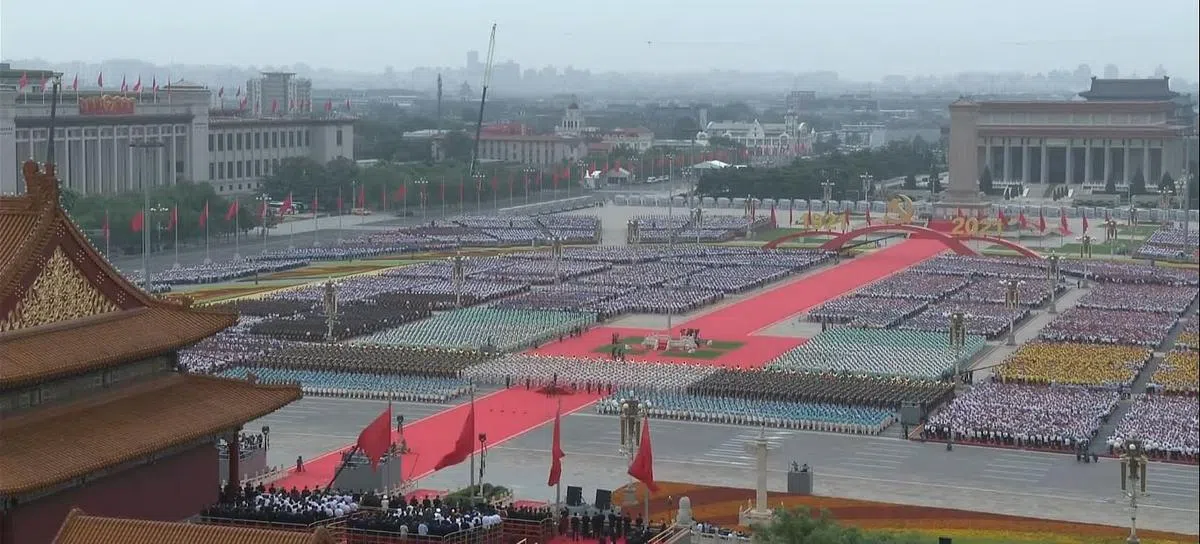 中国共产党今早（7月1日）在北京天安门广场举行成立100周年大会。（央视Youtube视频截图）