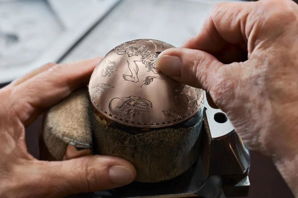 比利时插画家弗朗索瓦·舒伊滕以19世纪立体透视画为灵感，绘制蒸汽火车越桥、热气球飞越草原、登山者攀峰等场景。（De Bethune提供）