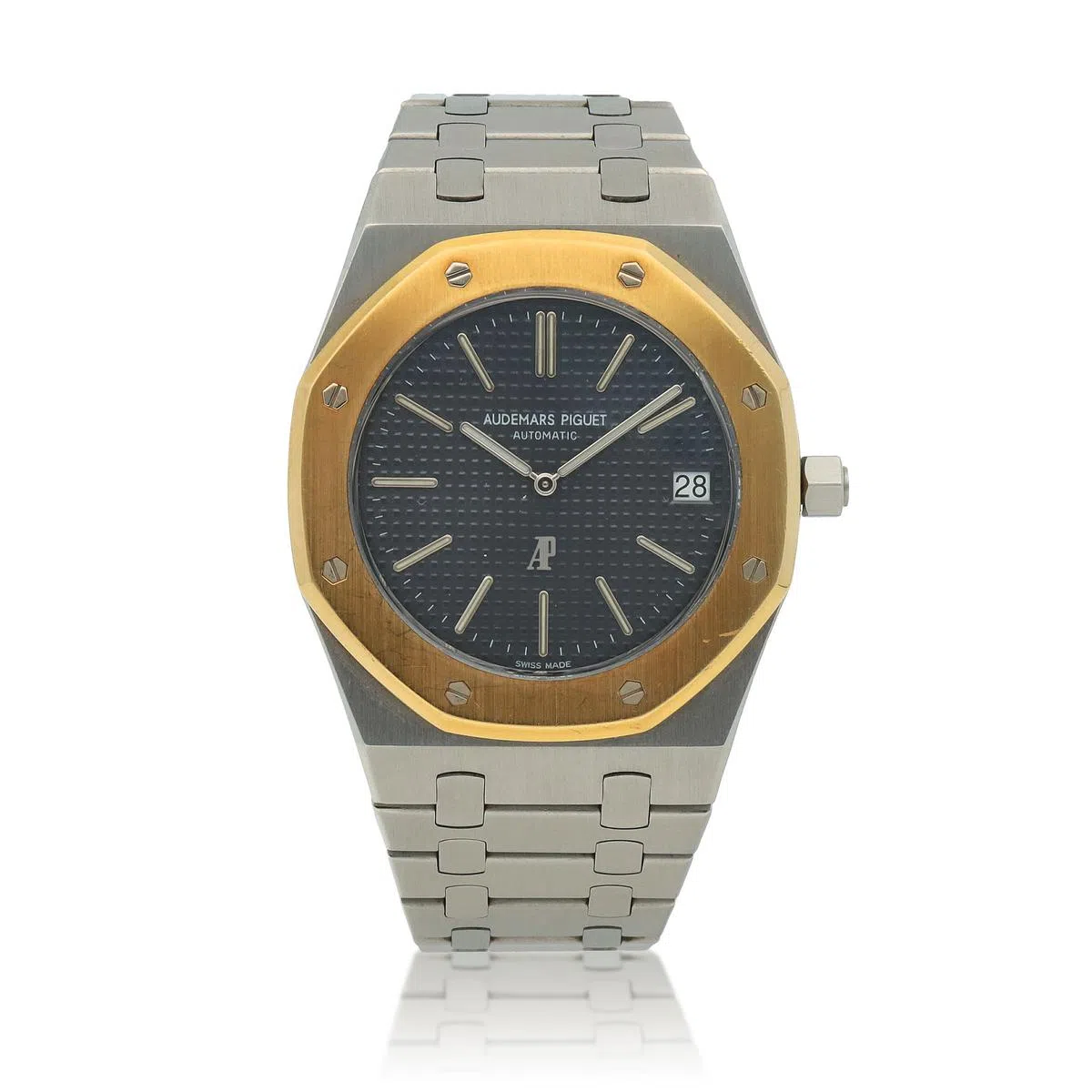 据苏富比说，这只古董手表原本估价介于30万至50万瑞士法郎。没想到最后的成功拍卖价竟然比估价高出七倍之多。（照片由苏富比提供）