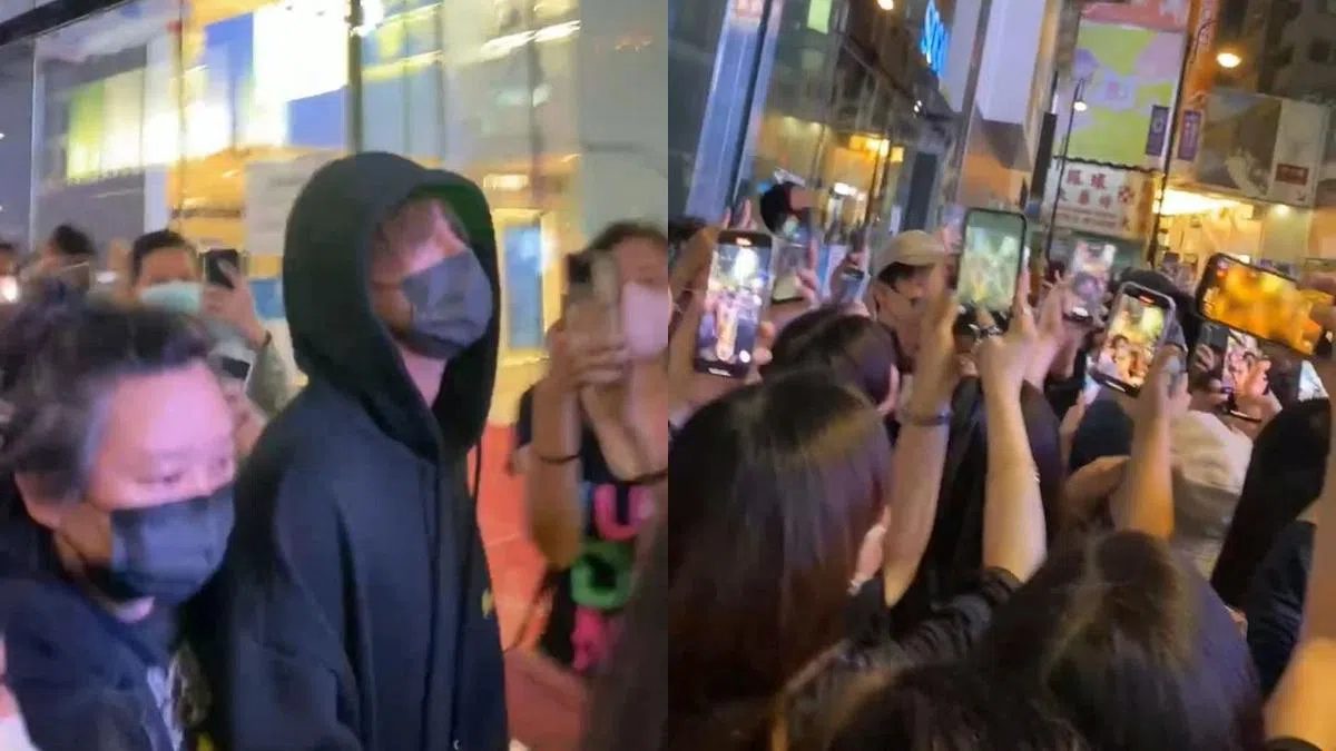 姜涛30日晚间现身铜锣湾，被兴奋的粉丝团团包围。（互联网）