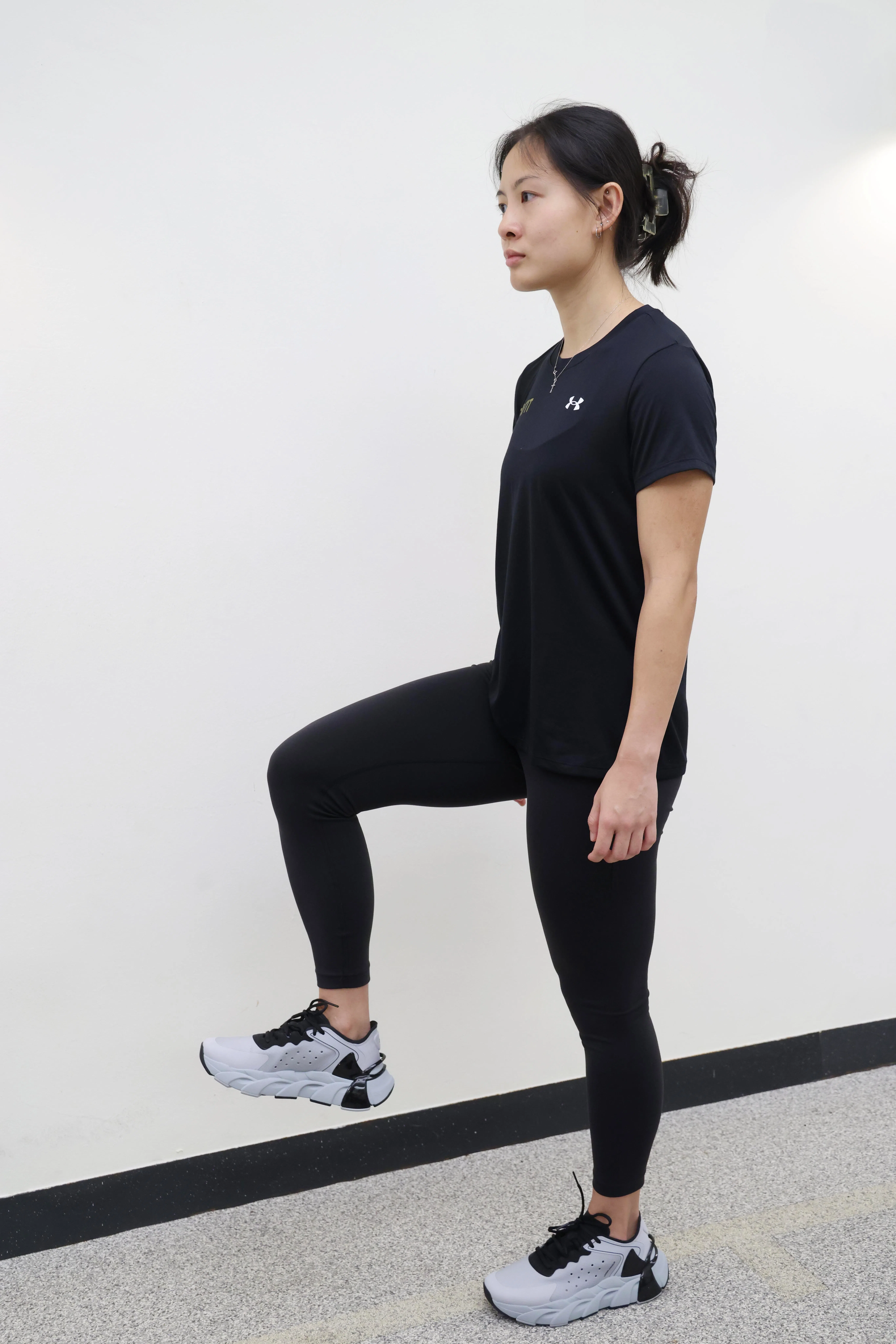 单脚平衡能提升平衡感、稳定性与足部控制力。（郑一鸣摄）