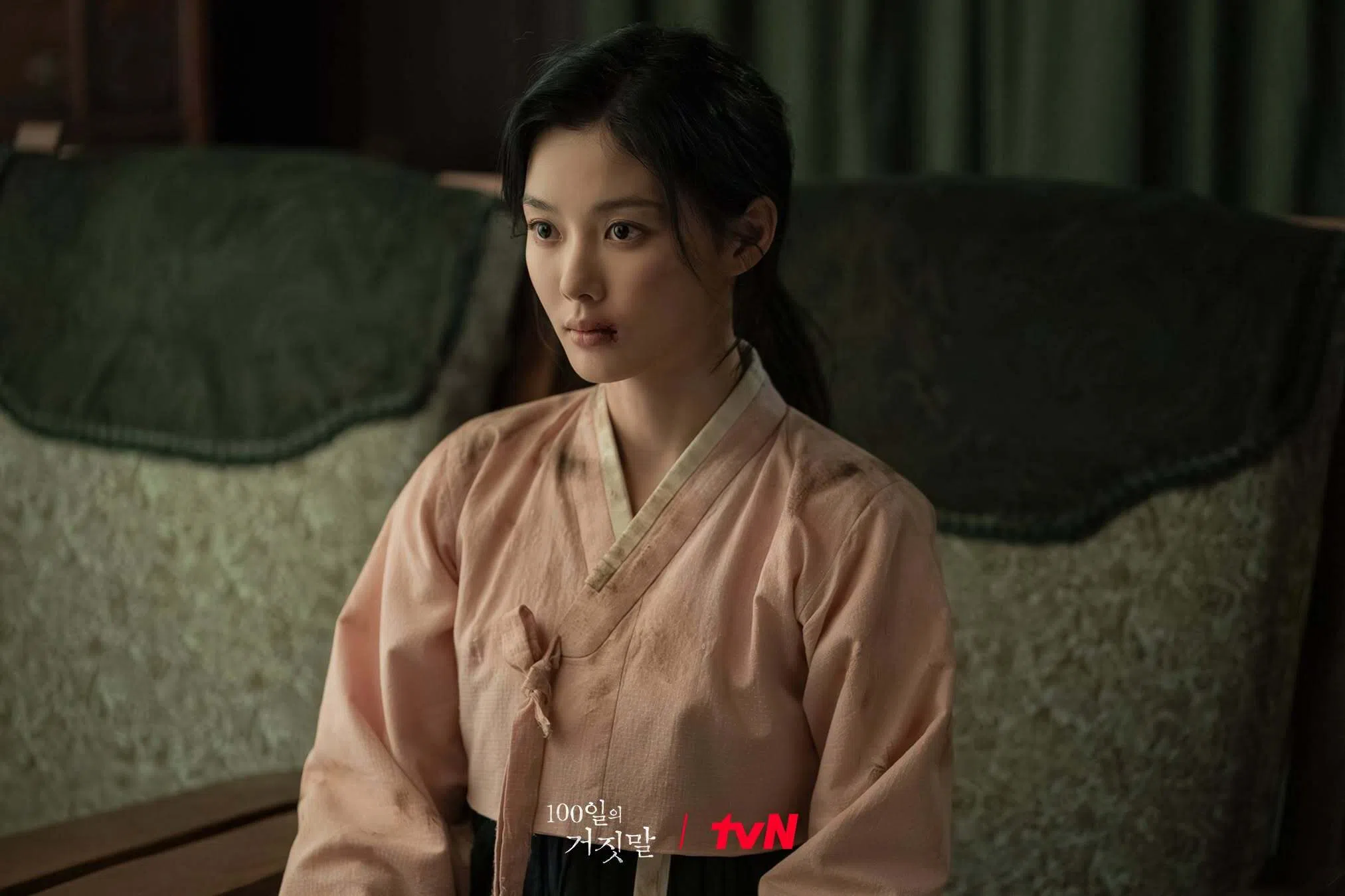 金裕贞饰演的李嘉景对国家独立没有兴趣，只想到国外追寻自由。（取自tvN Drama脸书）