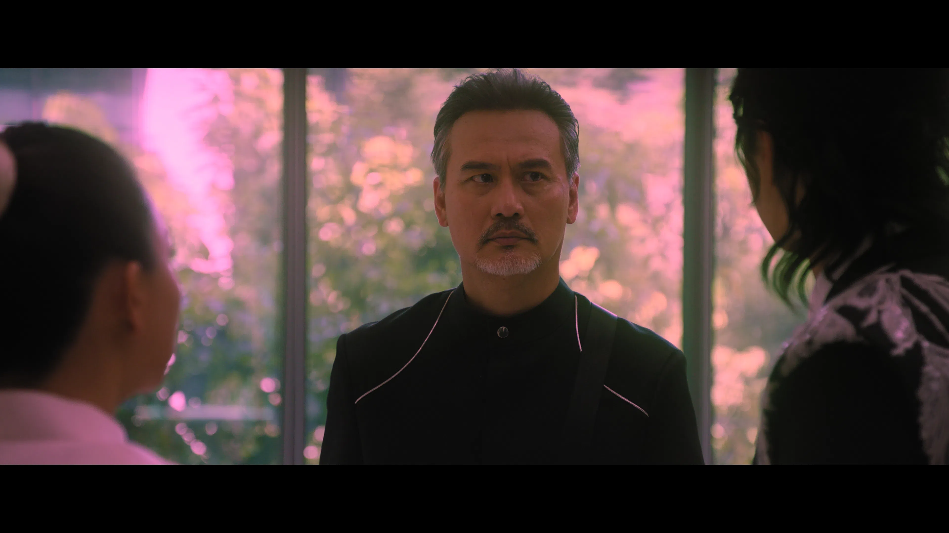 吴开深在剧中扮演阎王的得力助手黑判官，是个表面冷酷，但内心很澎湃的人物。（新传媒提供）