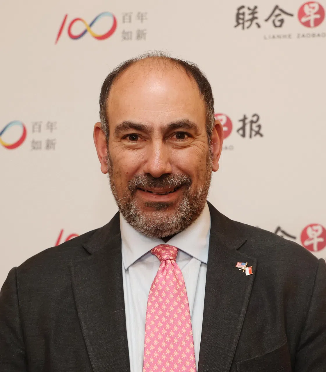 美国驻新加坡大使卡普兰认为早报是这个区域最重要的报纸之一，报道应继续有美国、新加坡及中国的观点和想法。（唐家鸿摄）